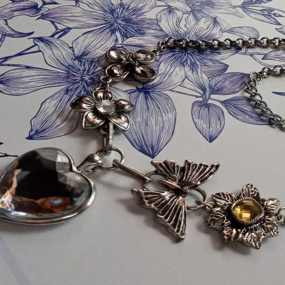 💙🌸🦋Chunky Crystal Rhinestone Heart Flowers Butterfly Statement Necklace🦋🌸💙 - Picture 6 of 12